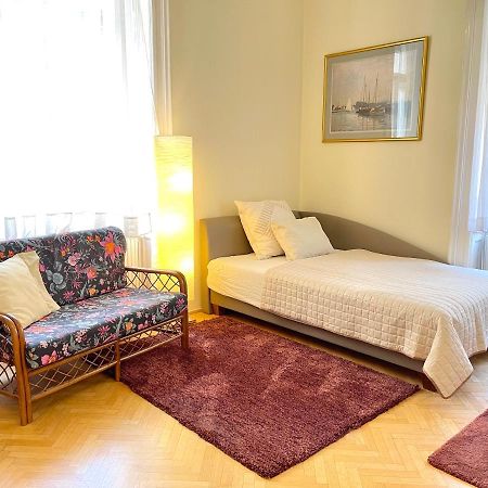 Isabelle Residency - Balcony & A.C Apartment Будапеща Екстериор снимка