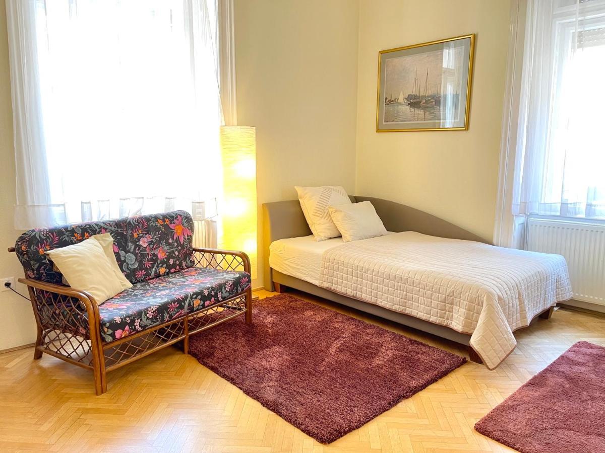 Isabelle Residency - Balcony & A.C Apartment Будапеща Екстериор снимка