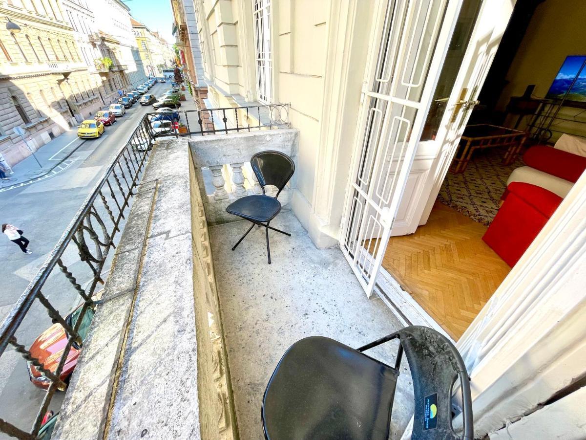Isabelle Residency - Balcony & A.C Apartment Будапеща Екстериор снимка