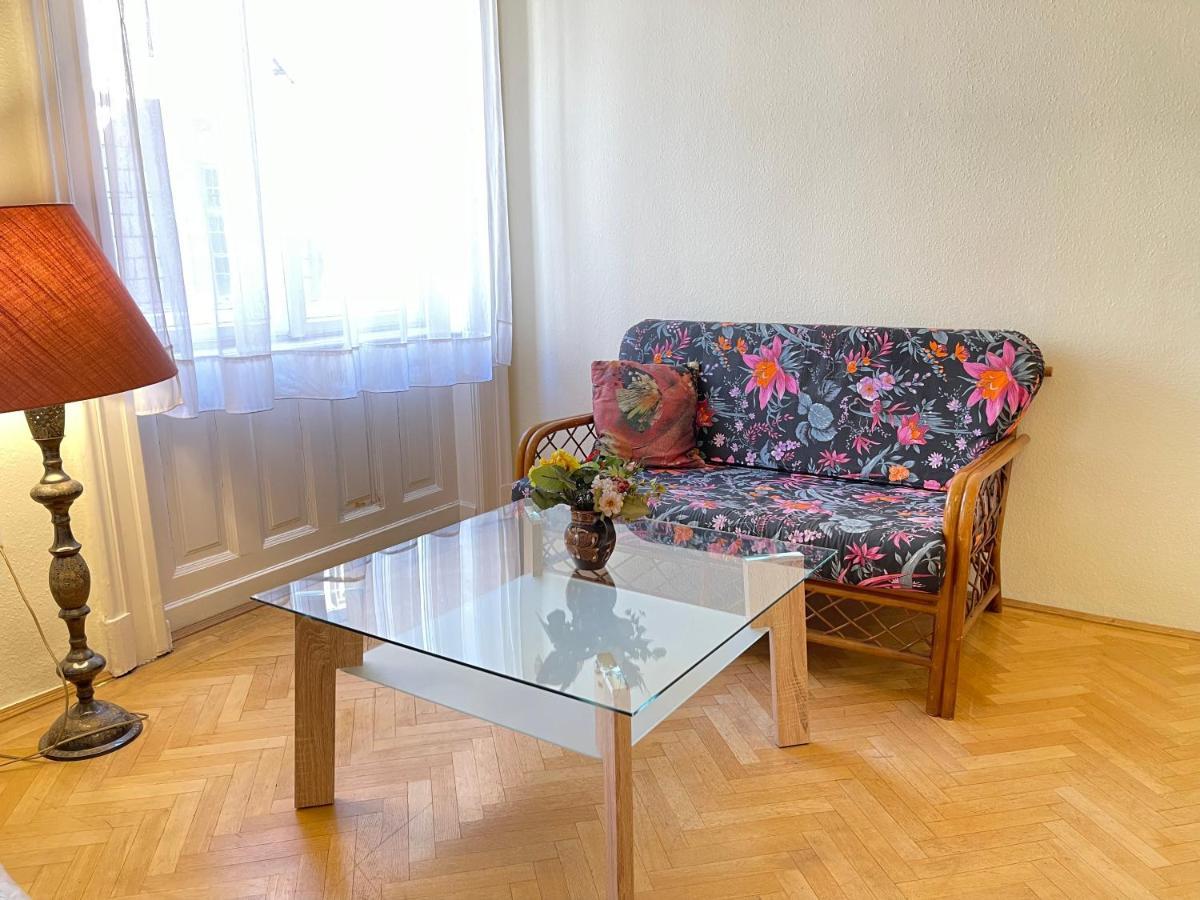 Isabelle Residency - Balcony & A.C Apartment Будапеща Екстериор снимка